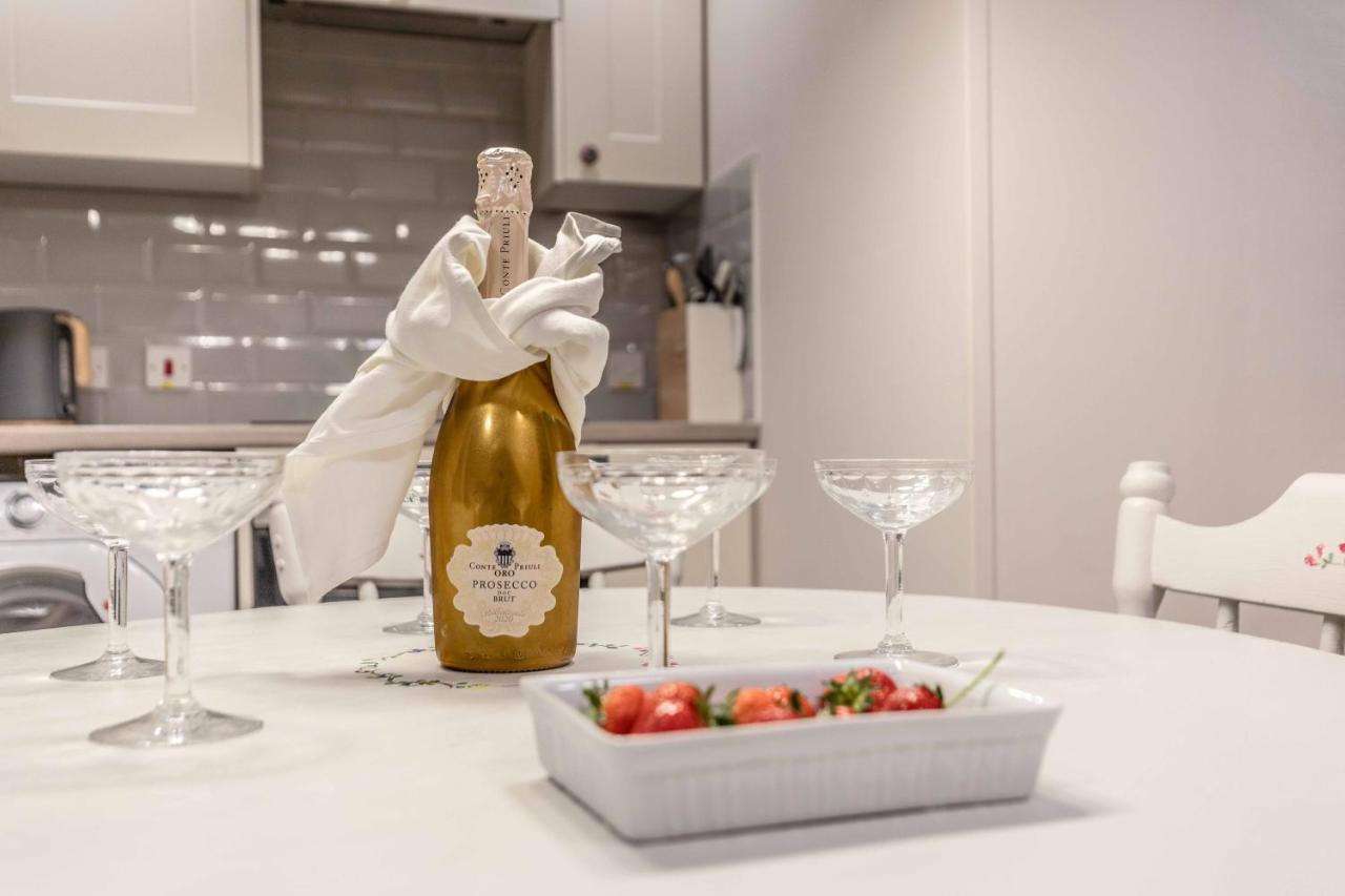 Central Windsor, 2 Bedroom 2 Bathroom, 5 Minutes To Castle 외부 사진