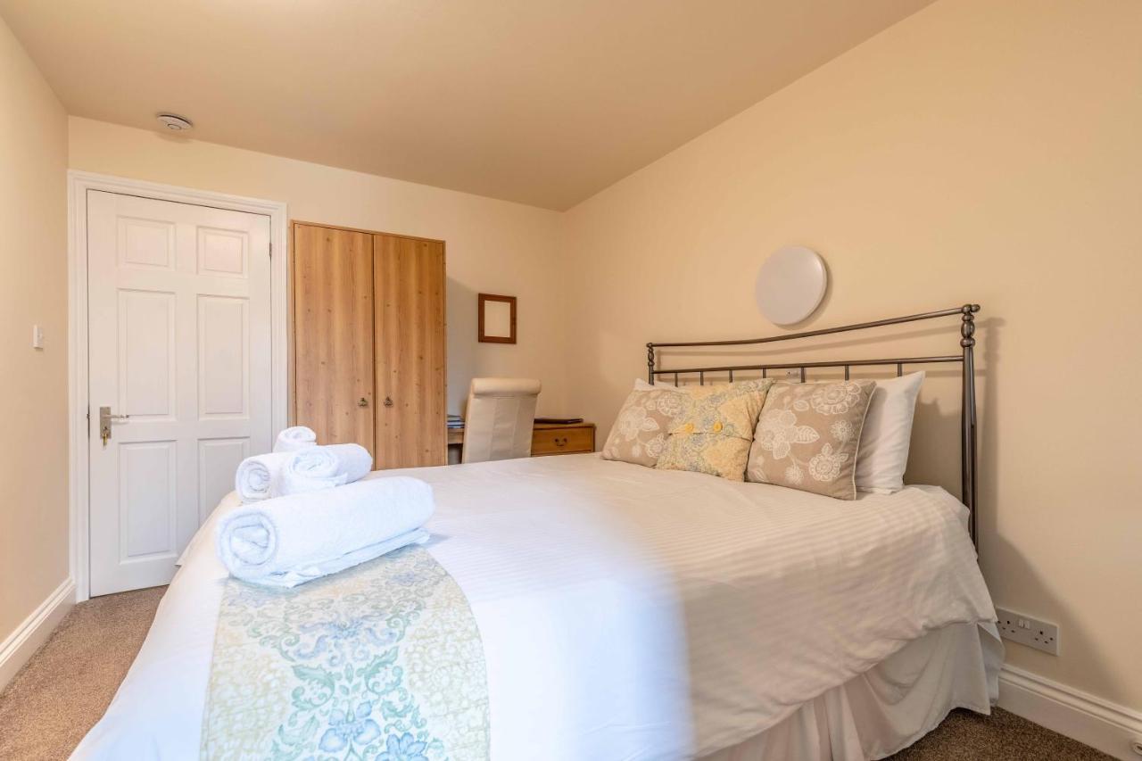 Central Windsor, 2 Bedroom 2 Bathroom, 5 Minutes To Castle 외부 사진
